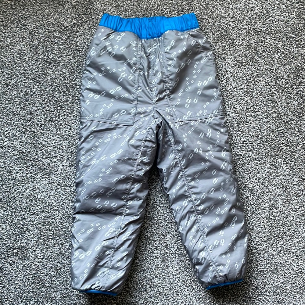 Patagonia tribbles snow pants. Worn once. Like new. 5T